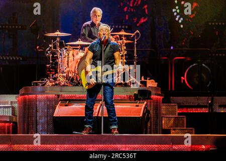 Kopenhagen, Dänemark. 11. Juli 2023. Der amerikanische Sänger, Songwriter und Musiker Bruce Springsteen führt im Park in Kopenhagen ein Live-Konzert mit der E Street Band auf. Kredit: Gonzales Photo/Alamy Live News Stockfoto