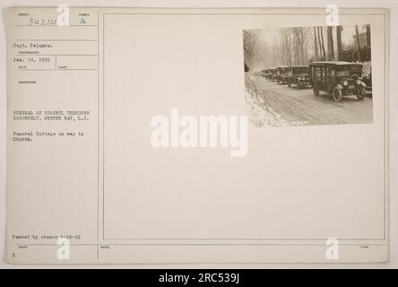 Begräbniskortege auf dem Weg zur Kirche während der Beerdigung von Colonel Theodore Roosevelt in Oyster Bay, New York. Das Foto wurde von Sergeant Palumbo am 14. Januar 1919 aufgenommen. Es wurde veröffentlicht, nachdem es am 15. Januar 1919 vom Zensor verabschiedet wurde. Stockfoto