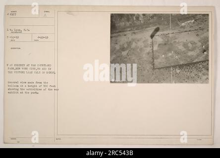 Die Kriegsausstellung im Van Cortland Park, New York City, zielt darauf ab, den Verkauf von Anleihen durch den Siegeskredit zu unterstützen. Foto aufgenommen von LT. Lyon am 12. Mai 1919. Das Bild zeigt eine allgemeine Ansicht der Ausstellung von einem Ballon aus, ca. 500 Meter über dem Boden, und hebt die verschiedenen Aktivitäten hervor, die stattfinden. Stockfoto