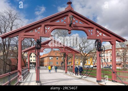 17. Century The Lykkens Portal on Old Town Bridge (Gamle bybro), City Centre, Trondheim, Trøndelag County, Norwegen Stockfoto