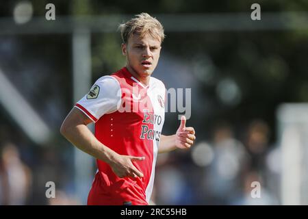 BARENDRECHT - Thomas van den Belt von Feyenoord während des Freundschaftsspiels zwischen Feyenoord und Club Brügge im Sportpark Smitshoek am 12. Juli 2023 in Barendrecht, Niederlande. ANP BART STOUTJESDYK Stockfoto