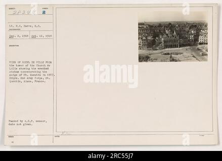 Bildunterschrift: Leutnant E.O. Harrs vom Signalkorps machte dieses Foto am 2. Dezember 1918 in St. Quentin, Aisne, Frankreich. Das Bild zeigt das Hotel de Ville, vom Turm der Kirche de Lille aus gesehen. Es zeigt die zerstörte Statue zu Ehren der Belagerung von St. Quentin in 1557. Das Foto wurde nach dem Passieren des A.E.P. Zensors ausgestellt, obwohl das genaue Datum unbekannt ist. Stockfoto