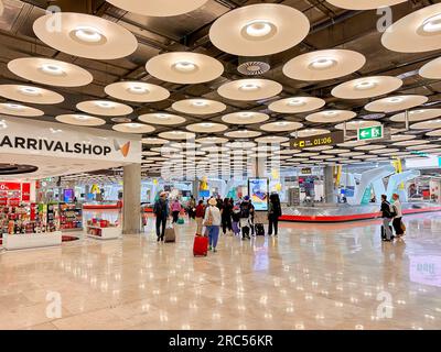 Gepäckhalle in Terminal 4. Madrid-Barajas Flughafen, Barajas Bezirk, Madrid, Königreich Spanien Stockfoto