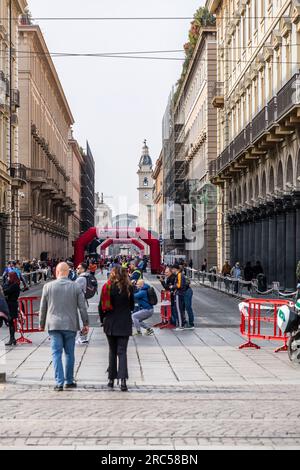 Turin, Italien - 27. März 2022: Teilnehmer am Turin Halbmarathon, der am 27. März 2022 in Turin, der Hauptstadt von Piemont, Italien, stattfand. Stockfoto