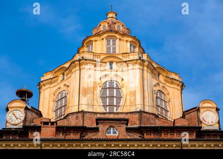 Kuppel der echten Chiesa di San Lorenzo an der Piazza Castello in Turin, Italien. Stockfoto