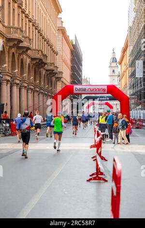 Turin, Italien - 27. März 2022: Teilnehmer am Turin Halbmarathon, der am 27. März 2022 in Turin, der Hauptstadt von Piemont, Italien, stattfand. Stockfoto