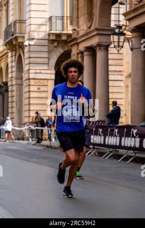 Turin, Italien - 27. März 2022: Teilnehmer am Turin Halbmarathon, der am 27. März 2022 in Turin, der Hauptstadt von Piemont, Italien, stattfand. Stockfoto