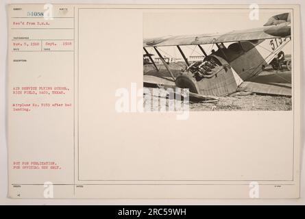 Flugzeug Nr. 5159 in einer Flugschule in Rich Field, Waco, Texas. Das Bild zeigt das Flugzeug nach einer rauen Landung. Das Foto wurde am 1918. September aufgenommen und am 5. November 1918 bei der D.M.A. eingegangen. Sie ist nicht zur Veröffentlichung gekennzeichnet und darf nur für offizielle Zwecke verwendet werden. Stockfoto