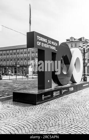 Turin, Italien - 27. März 2022: Statue des Wahrzeichens der Stadt Turin auf der Piazza Castello in Turin, Italien. Stockfoto