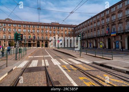 Turin, Italien - 27. März 2022: Das Teatro Regio, Royal Theatre ist ein bekanntes Opernhaus und Opernunternehmen in Turin, Piemont, Italien. Stockfoto