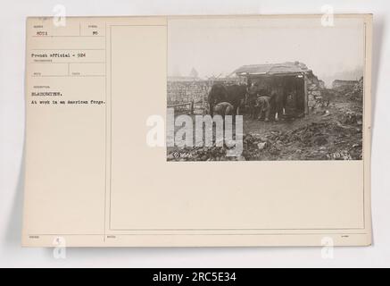 Amerikanische Schmiede, die im Ersten Weltkrieg in einer Schmiede arbeiteten. Foto wurde von dem Fotografen aufgenommen, den Reco ausgestellt hat. Französische offizielle Nummer 8051. Stockfoto