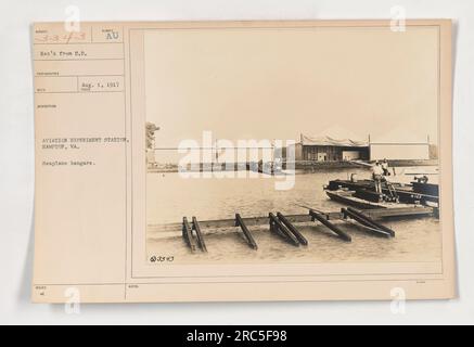 Wasserflugzeughallen an der Aviation Experiment Station in Hampton, VA, fotografiert am 1. August 1917. Dieses Bild zeigt die Infrastruktur, die vom amerikanischen Militär während des Ersten Weltkriegs für Experimente und Entwicklung von Flugzeugen verwendet wurde. Stockfoto