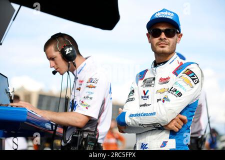 Hampton, GA, USA. 8. Juli 2023. Kyle Larson (5), NASCAR Cup Driver, kommt auf die Rennstrecke und qualifiziert sich für die Quaker State 400, die in Walmart auf dem Atlanta Motor Speedway in Hampton GA angeboten wird. (Kreditbild: © Walter G. Arce Sr./ZUMA Press Wire) NUR REDAKTIONELLE VERWENDUNG! Nicht für den kommerziellen GEBRAUCH! Stockfoto