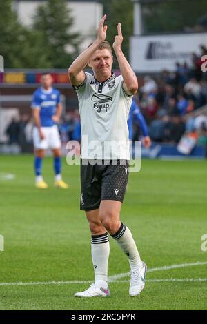 Chesterfield, Großbritannien. 11. Juli 2023. George Byers applaudiert Fans beim Chesterfield vs Sheffield Wednesday Drew Talbot Testimonial Match im SMH Group Stadium, Chesterfield, Großbritannien, am 11. Juli 2023 Credit: Every Second Media/Alamy Live News Stockfoto