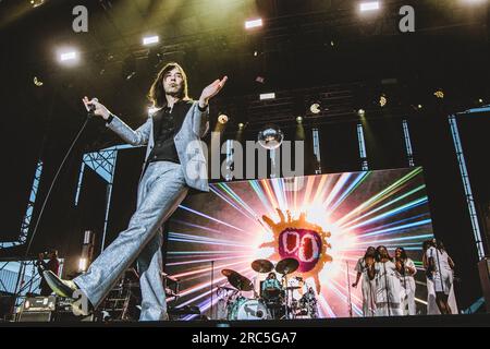 Robert Bobby Gillespie von der Primal Scream Rock Band tritt beim Mad Cool Festival 2023 in Villaverde, Madrid, auf. Stockfoto