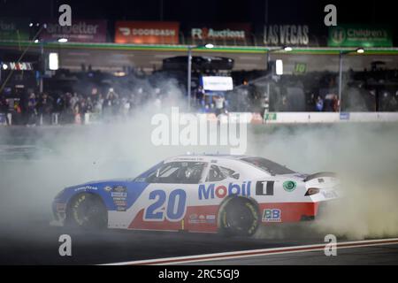 Hampton, GA, USA. 8. Juli 2023. NASCAR Xfinty Driver John Hunter Nemechek (20) gewinnt die Alsco Uniformen 250 auf dem Atlanta Motor Speedway in Hampton GA. (Kreditbild: © Walter G. Arce Sr./ZUMA Press Wire) NUR REDAKTIONELLE VERWENDUNG! Nicht für den kommerziellen GEBRAUCH! Stockfoto