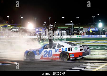 Hampton, GA, USA. 8. Juli 2023. NASCAR Xfinty Driver John Hunter Nemechek (20) gewinnt die Alsco Uniformen 250 auf dem Atlanta Motor Speedway in Hampton GA. (Kreditbild: © Walter G. Arce Sr./ZUMA Press Wire) NUR REDAKTIONELLE VERWENDUNG! Nicht für den kommerziellen GEBRAUCH! Stockfoto