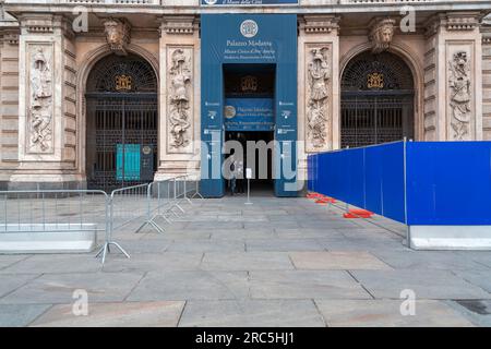 Turin, Italien - 27. März 2022: Palazzo Madama e Casaforte degli Acaja ist ein Palast in Turin. Befindet sich am Piazza Castello Square. Stockfoto