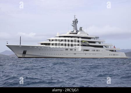 Bodrum, Türkei, 02. April 2023: Die riesige Superyacht Eclipse, im Besitz des russischen Geschäftsmanns Roman Abramovich, verankert in Bodrum's Stockfoto