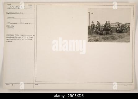 Chemie-Feuerlöschtanks, montiert auf Schnellbooten, die vom Bureau of Fire Prevention in St. Sulpice, Gironde, Frankreich im Ersten Weltkrieg. Die Panzer wurden zur Bekämpfung chemischer Brände herausgegeben. Dieses Foto, das von LT. Strohmeyer am 25. März 1919 aufgenommen wurde, hat die Nummer 45991, mit zusätzlichen Notizen, die sich auf ein zugehöriges Bild, Nummer 45992, beziehen, das vom 18. Bis 19. März aufgenommen wurde. Stockfoto