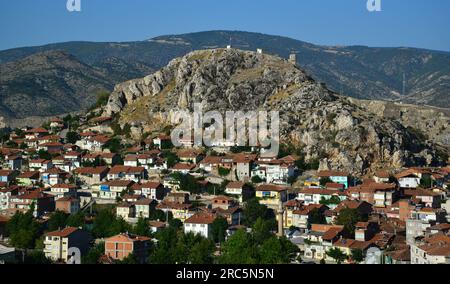 Turhal ist eine Stadt im Norden der Türkei. Es ist berühmt für seine alten Häuser, Moscheen und Burg. Stockfoto