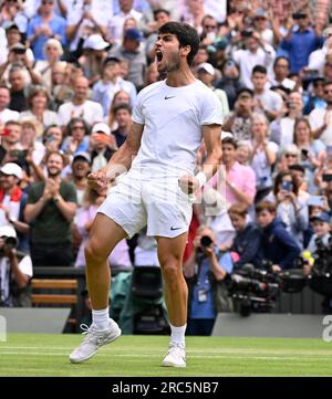 London, Gbr. 12. Juli 2023. London Wimbledon Championships Day 10 12./07/2023 Carlos Alcaraz (ESP) gewinnt Viertelfinale Guthaben: Roger Parker/Alamy Live News Stockfoto