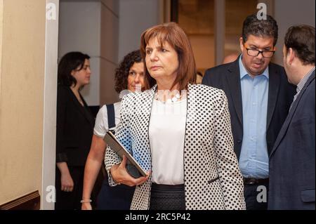 Präsidentschaftskandidatin Patricia Bullrich kommt vor dem G20-Gipfel zu einer Pressekonferenz.Bullrich tritt im Vorfeld der bevorstehenden Primärwahlen gegen Horacio Rodriguez Larreta an, um den Kandidaten der Oppositionspartei Juntos por el Cambio bei den Parlamentswahlen im Oktober zu bestimmen. Stockfoto