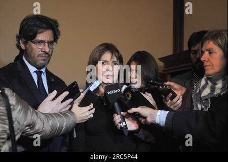 Präsidentschaftskandidatin Patricia Bullrich während einer Pressekonferenz gesehen.Bullrich tritt in den bevorstehenden Hauptwahlen gegen Horacio Rodriguez Larreta an, um den Kandidaten der Oppositionspartei Juntos por el Cambio bei den Parlamentswahlen im Oktober zu bestimmen. Stockfoto