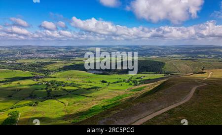 Fantastische Aufnahmen in Pendle Hill mit einer Drohne Stockfoto