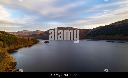 Einzigartiges Luftbild in den schottischen Highlands Stockfoto