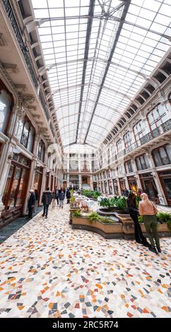 Turin, Italien - 27. März 2022: Cinema Nuovo Romano ist ein Kino, eine Einkaufsgalerie und ein Café im Zentrum von Turin, Piemont, Italien. Stockfoto