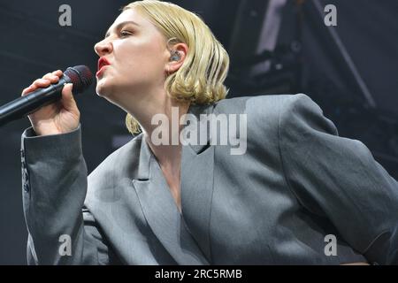 Selbstwertgefühl in der Leistung beim Bristol Sounds Musikfestival. Bristol, England. Juni 25 2023. Stockfoto