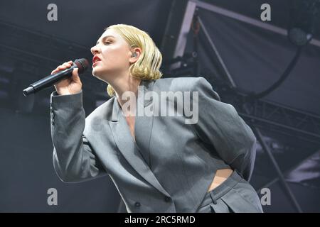 Selbstwertgefühl in der Leistung beim Bristol Sounds Musikfestival. Bristol, England. Juni 25 2023. Stockfoto