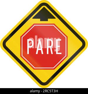 Kolumbianisches Straßenwarnschild: Stopp-/Pare-Schild voraus Stockfoto