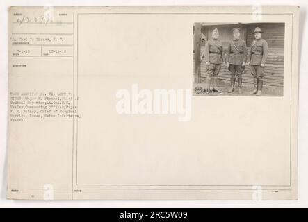 Dieses Foto zeigt Lieutenant Carl T. Thonor vom Signalkorps neben drei Militärs. Von links nach rechts werden die Individuen identifiziert als Major W. Fischel, Chief of Medical Service; Lieutenant Colonel B.S. Veeder, kommandierender Offizier, und Major W. R. Rainey, Chief of Surgical Service. Das Foto befindet sich in Rouen, seine Inferieure, Frankreich. Das Bild wurde am 1. März 1919 aufgenommen und am 11. Dezember 1918 empfangen. Es wurden 80 Kopien des Fotos gemacht. Stockfoto