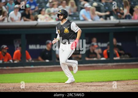 Salt Lake UT, USA. 8. Juli 2023. Salat Lake Second Baseman Livan Soto (10) läuft während des Spiels mit Sacramento River Cats und Salt Lake Bees im Smiths Field in Salt Lake Ut nach Hause. David Seelig/Cal Sport Medi. Kredit: csm/Alamy Live News Stockfoto