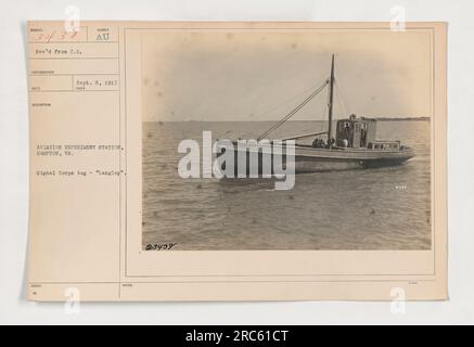 Ein Signalkorps-Schlepper namens "Langley" an der Aviation Experiment Station in Hampton, Virginia. Das Foto wurde am 2. September 1917 aufgenommen. Der Schlepper wurde während des Ersten Weltkriegs für militärische Aktivitäten genutzt. Das ist die Bildnummer 286 in der Serie mit der Registrierungsnummer 23439. Stockfoto