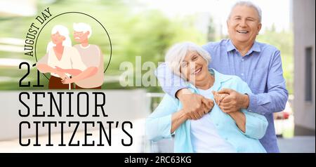 Banner für den Welttag der Senioren mit glücklichen älteren Ehepaaren im Freien Stockfoto