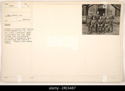 Das Bild zeigt eine Gruppe amerikanischer Militärs, die am 28. Dezember 1918 am General Staff College in Langres, Frankreich, Kurse besucht. Die auf dem Foto gezeigten Personen sind 1. Lieut. J. E. Butler, Kapitän S. Henderson, Major Paul Sanghredge, Kapitän H. F. Cebourne, 1. Lieut. H. C. Stanwood, Captain S. Sterling und 1. Lieut. W. G. Wagnet. Dieses Bild ist Teil der Fotografien der amerikanischen Militäraktivitäten während des Ersten Weltkriegs. Stockfoto