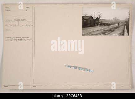 Das Bild zeigt die Trauerprozession von Lieut. Hering, Abfahrt von Camp Pullman, Frankreich während des Ersten Weltkriegs. Das Foto wurde vom Fotografen des Signalkorps, Symbol Sumber 58288, aufgenommen. In der Beschreibung wird darauf hingewiesen, dass das Bild am 15. Juli 1919 mit dem Ausgabedatum 10. Februar 1919 aufgenommen wurde. Weitere Informationen besagen, dass die Beerdigung von Militärpersonal gekennzeichnet ist, genannt SPARR und IN DEN 3-004. Stockfoto