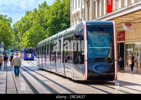 Alstom Citadis TGA 402 Tramway System - Tours, Indre-et-Loire (37), Frankreich. Stockfoto