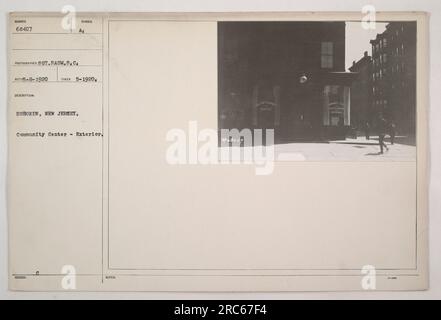 Außenansicht des Community Center in Hoboken, New Jersey während des 1. Weltkriegs Das Foto wurde im Mai 1920 aufgenommen. Das Gemeindezentrum diente als Veranstaltungsort für verschiedene militärische Aktivitäten und Veranstaltungen. Stockfoto
