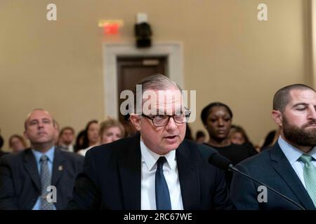 Washington, Usa. 12. Juli 2023. Leitender Berater des Directors of National Drug Control Policy Kemp Chester sagt während einer Anhörung des House Homeland Security SubCommittee on Border Security and Enforcement über Fentanyl und die Südwestgrenze der USA aus Capitol in Washington, DC, am Mittwoch, den 12. Juli 2023. Foto: Bonnie Cash/UPI Credit: UPI/Alamy Live News Stockfoto