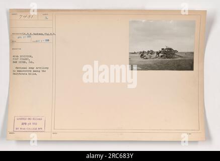 Das Bild zeigt die 40. Division der National Army Artillery, die Manöver in den Hügeln Kaliforniens im Camp Kearny, San Diego, durchführt. Es wurde von E.N. aufgenommen Jackson am 17. April 1918, herausgegeben von der war College Division am 20. April 1918. Der dem Bild zugewiesene Beschreibungscode lautet 907431. Stockfoto