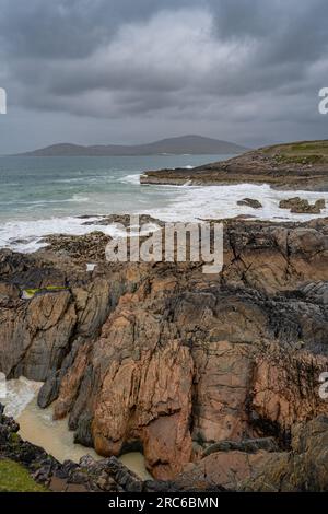 Von der Hauptstraße in der Nähe der Na-Buirgh Isle of Harris Richtung Taransay Stockfoto