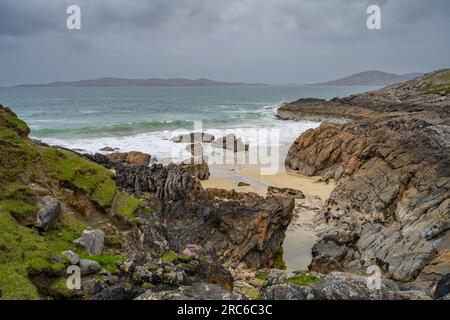 Von der Hauptstraße in der Nähe der Na-Buirgh Isle of Harris Richtung Taransay Stockfoto