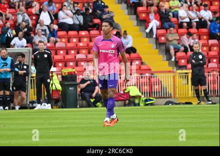 Sunderland AFC Mittelfeldspieler Jobe Bellingham im Kampf gegen Gateshead. Stockfoto