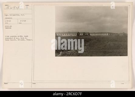 Base Hospital #114, Unit 6, befindet sich in Beau Desert, Gironde, Frankreich. Die auf diesem Foto aufgenommene Ansicht blickt nach Norden und zeigt die Krankenhausstruktur und die Umgebung. Dieses Bild wurde am 8. April 1919 von Sgt. F.T. Morris, S.C. Das Foto ist mit Subjekt 52946 beschriftet und gehört zur Sammlung der amerikanischen Militäraktionen. Das Bild wurde unter der Katalognummer RICO 3505-99 aufgezeichnet, mit einer Beschreibung, die den Kontext am 1. Januar 1919 angibt. DMC NOTES erwähnte dieses Bild im Zusammenhang mit dem Ersten Weltkrieg Stockfoto