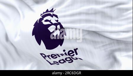 London, Vereinigtes Königreich, april 22 2023: Drei Flaggen der Premier League winken im Wind. Die Premier League ist die oberste Stufe des Systems der englischen Fußballliga. Illus Stockfoto