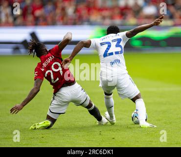 Oslo, Norwegen. 12. Juli 2023. Oslo, Norwegen, Juli 12. 2023: Aaron Wan Bissaka (29 Manchester United) und Luis Sinisterra (23 Leeds United) kämpfen um den Ball im Vorsaison-Spiel zwischen Manchester United und Leeds United im Ullevaal Stadium in Oslo, Norwegen (Ane Frosaker/SPP). Kredit: SPP Sport Press Photo. Alamy Live News Stockfoto